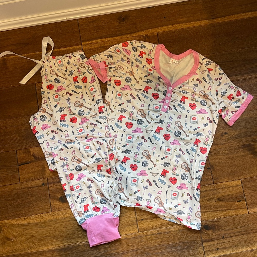 Shirley & Stone Taylor Swift pajamas size Small
